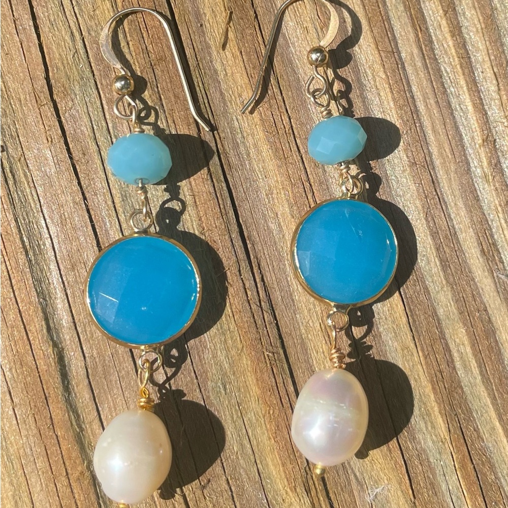 Pearl white barrel,Blue Jade, Blue Calcedony,  Lustrous Pearl. 14K wire. - Picture 3 of 5